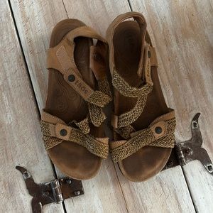 Taos orthopedic sandal shoes